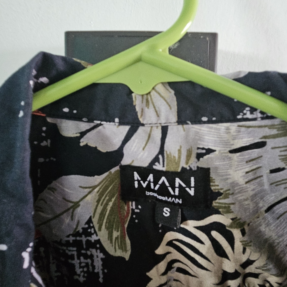 Aloha Shirt - Men - Picture 3 of 5